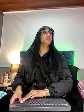 valentinabaez online show from 11, 11, 2025