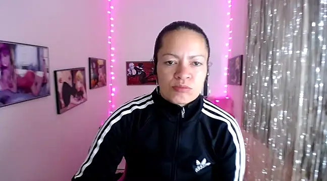 Cristal w online show from 24, 2, 2025