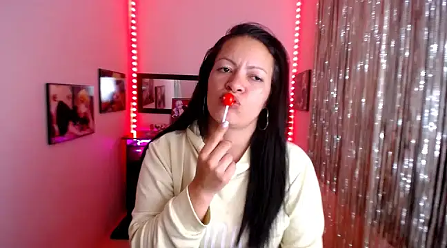 Cristal w online show from 17, 3, 2025