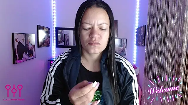 Cristal w online show from 10, 9, 2025