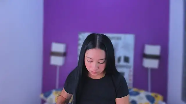 Lila Pinky online show from 11, 11, 2025