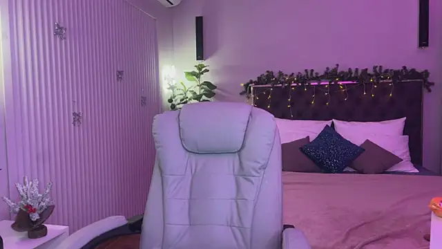 XtraHotX online show from 8, 1, 2025