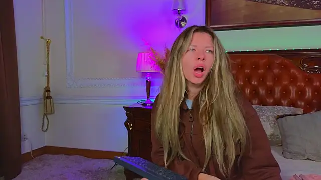 Real Tini online show from 5, 12, 2025