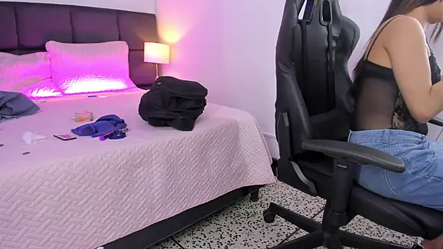 Snapshot of Megan_Miles02 chatting on 16, 3, 2025 Megan Miles02 online show from 16, 3, 2025