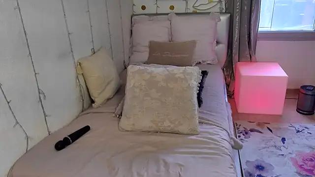 AlicianeFrancaise online show from 13, 4, 2026