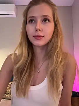 Snapshot of LunaRase chatting on 24, 6, 2026 LunaRase online show from 24, 6, 2026