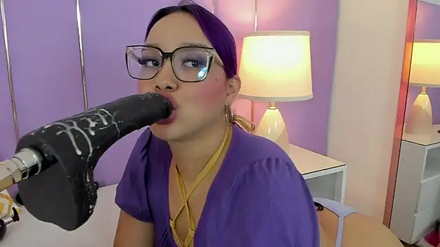 Snapshot of SophyRuiz_ chatting on 6, 10, 2025 SophyRuiz online show from 6, 10, 2025