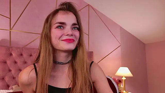 Snapshot of SophieSuvi chatting on 5, 12, 2024 SophieSuvi online show from 5, 12, 2024