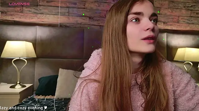 Snapshot of SophieSuvi chatting on 6, 12, 2024 SophieSuvi online show from 6, 12, 2024