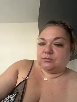 MikyVesela online show from 9, 6, 2026