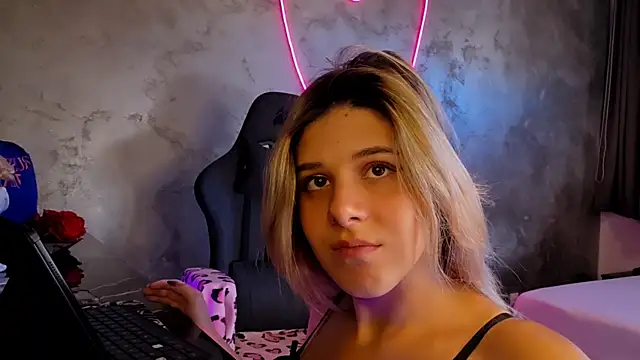 Snapshot of LeylaRosse chatting on 29, 9, 2025 LeylaRosse online show from 29, 9, 2025