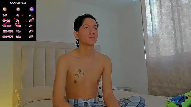 Snapshot of JulianRose_1 chatting on 2, 10, 2025 JulianRose 1 online show from 2, 10, 2025