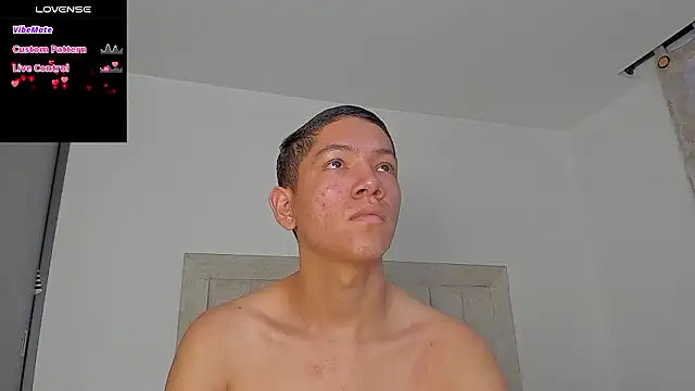 Snapshot of JulianRose_1 chatting on 3, 2, 2026 JulianRose 1 online show from 3, 2, 2026