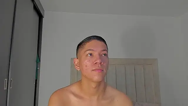 Snapshot of JulianRose_1 chatting on 5, 2, 2026 JulianRose 1 online show from 5, 2, 2026