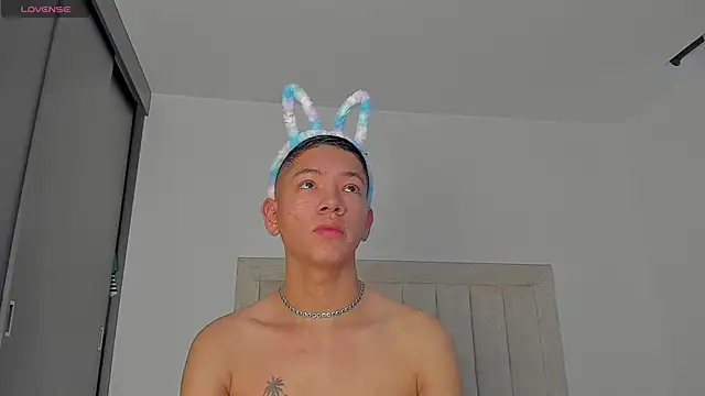 Snapshot of JulianRose_1 chatting on 7, 2, 2026 JulianRose 1 online show from 7, 2, 2026