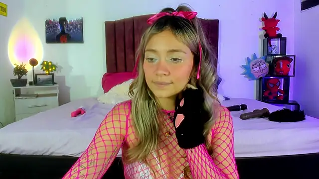 alisson zafiro  online show from 8, 1, 2025