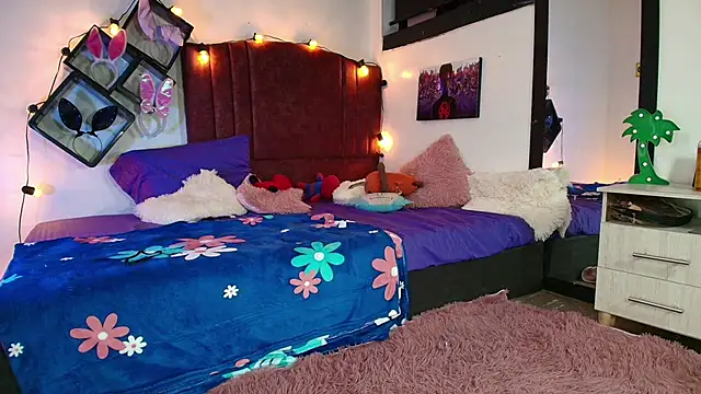 alisson zafiro  online show from 7, 3, 2025