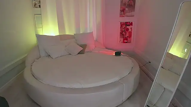 Snapshot of Lil_Amelie chatting on 1, 5, 2026 Lil Amelie online show from 1, 5, 2026
