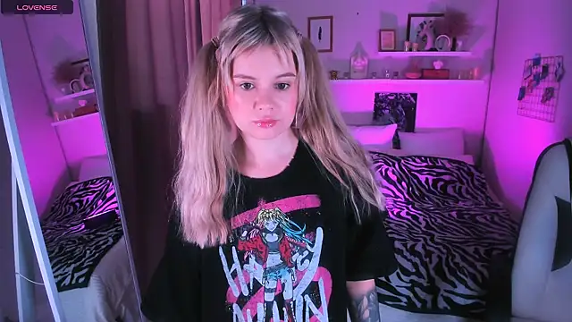 Snapshot of Lil_Amelie chatting on 18, 5, 2026 Lil Amelie online show from 18, 5, 2026