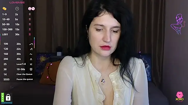 Alianna Solo Kisses online show from 5, 3, 2025