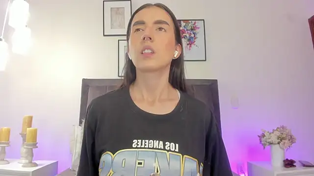 helen mooree online show from 20, 4, 2026