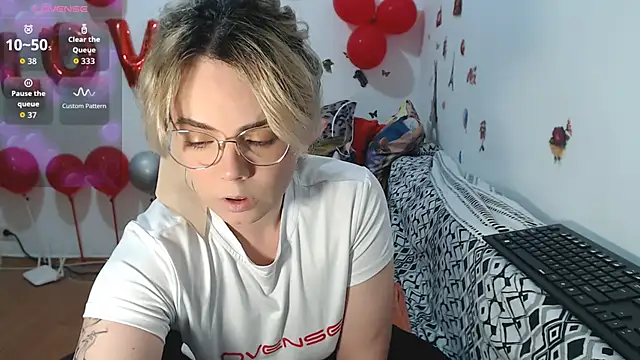 hotmilf4uxxx online show from 20, 3, 2026