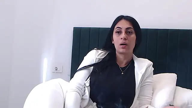 Aimeclark online show from 17, 10, 2025