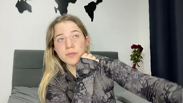 Embersweetbunny online show from 30, 1, 2025