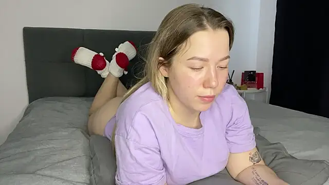 Embersweetbunny online show from 1, 2, 2025