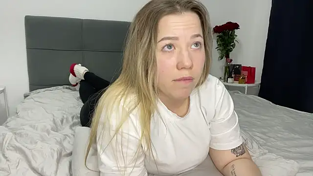 Embersweetbunny online show from 11, 2, 2025