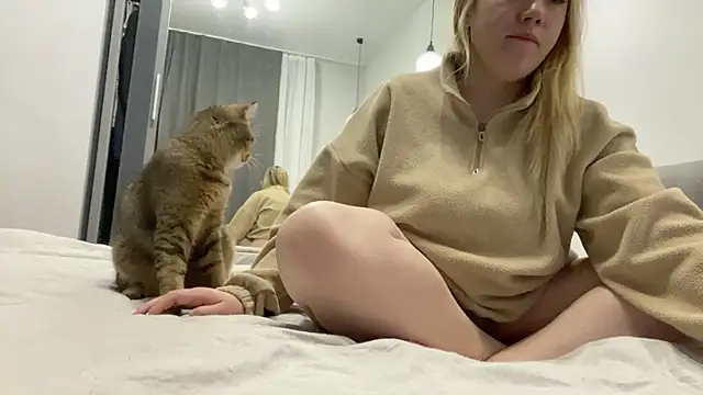 Embersweetbunny online show from 20, 10, 2025