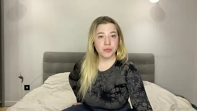 Embersweetbunny online show from 16, 12, 2025