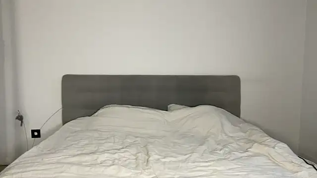 Embersweetbunny online show from 18, 12, 2025