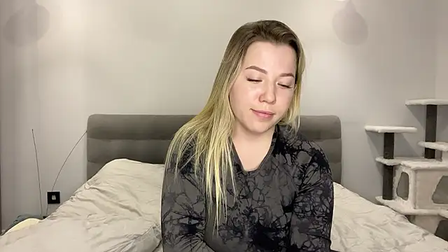 Embersweetbunny online show from 7, 1, 2026