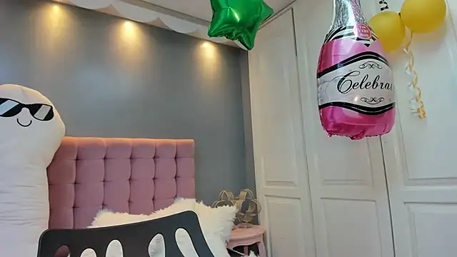 Snapshot of IssadoraJames chatting on 1, 10, 2025 IssadoraJames online show from 1, 10, 2025