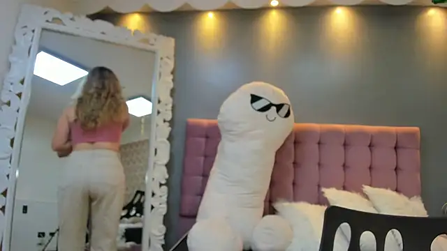 Snapshot of IssadoraJames chatting on 5, 10, 2025 IssadoraJames online show from 5, 10, 2025