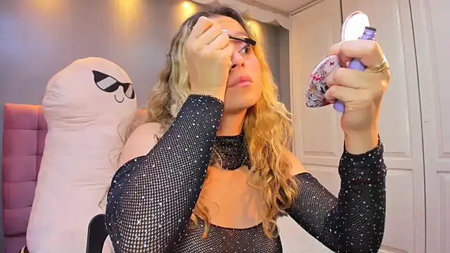 IssadoraJames online show from 29, 10, 2025