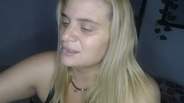 Snapshot of Elza_Blonde chatting on 18, 2, 2025 Elza Blonde online show from 18, 2, 2025