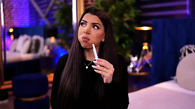 NicoleCellini online show from 24, 1, 2025