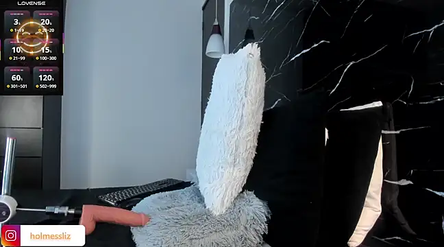 LIZ HOLMES online show from 14, 2, 2025