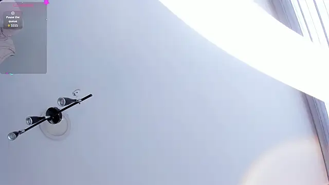 LIZ HOLMES online show from 25, 9, 2025