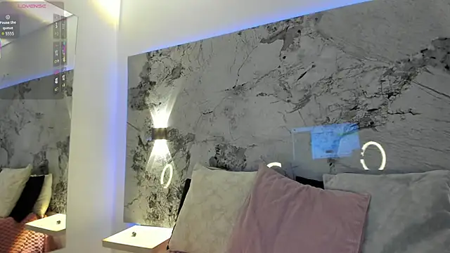 LIZ HOLMES online show from 23, 2, 2026