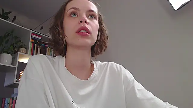 Snapshot of milly_ross chatting on 14, 2, 2025 milly ross online show from 14, 2, 2025
