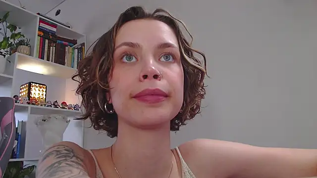 Snapshot of milly_ross chatting on 15, 2, 2025 milly ross online show from 15, 2, 2025