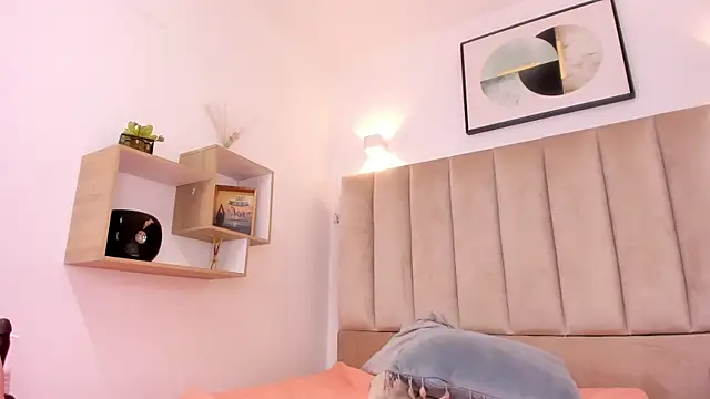 Anniie Queen online show from 13, 12, 2024