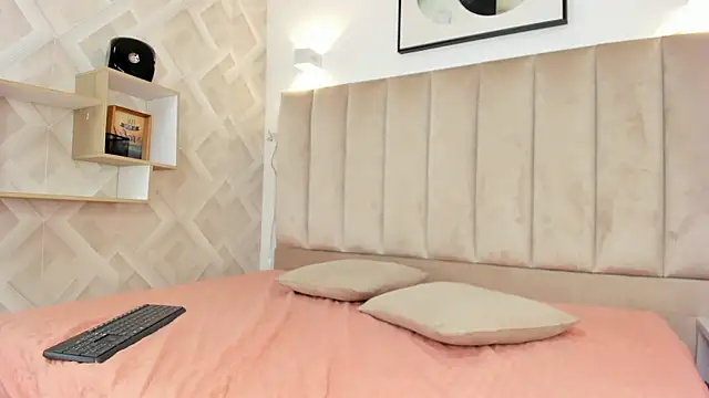 Anniie Queen online show from 19, 12, 2025