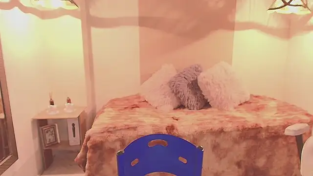 RamonaSimons online show from 17, 3, 2025