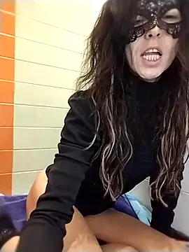 Snapshot of EmySkinny85 chatting on 6, 1, 2025 EmySkinny85 online show from 6, 1, 2025