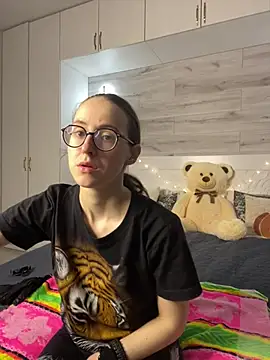Snapshot of MartiniiSelenna chatting on 3, 6, 2026 MartiniiSelenna online show from 3, 6, 2026