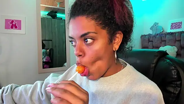 ladyrd1 online show from 19, 12, 2024